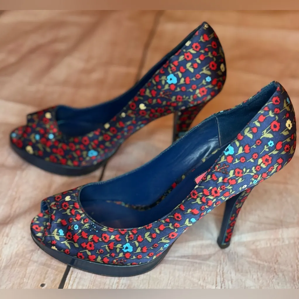 Betsy Johnson Rosy II Satin Shoes Pumps Size 8.5M Floral Navy D’orsat Heels - Image 4