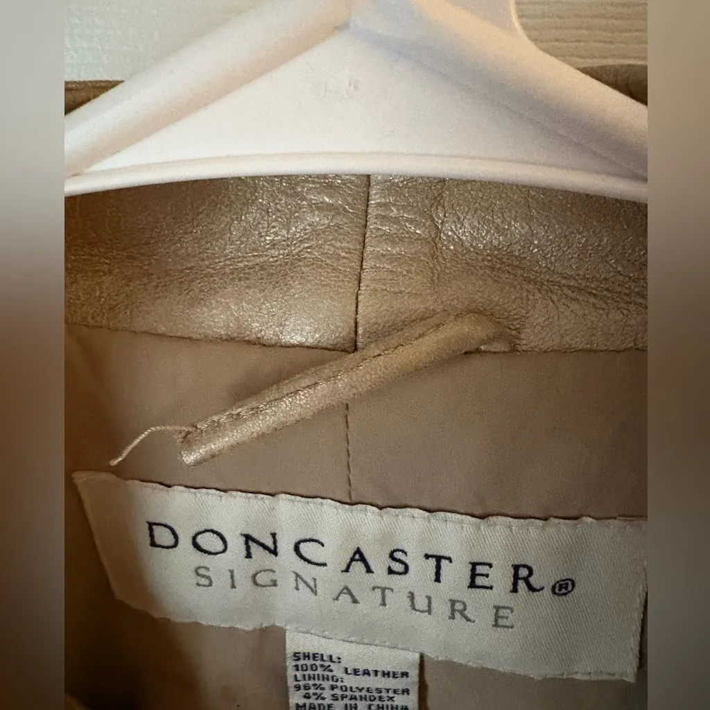 Doncaster signature Women's full zip up leather Jacket metallic tone size 6 - Image 11