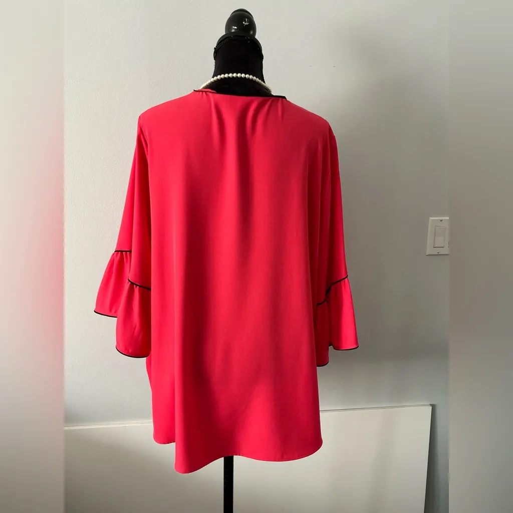 ELEGANT CALVIN KLEIN BLOUSE🌹🌹🌹 - Image 3