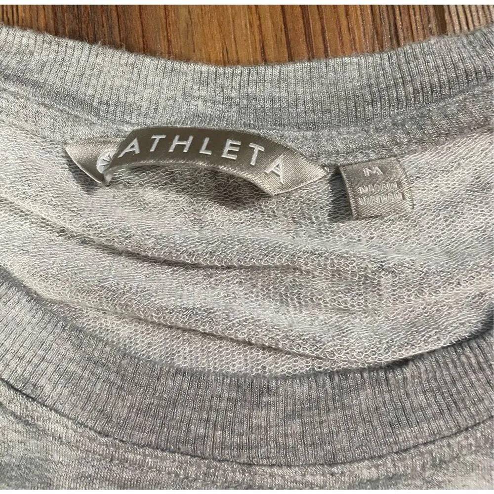 Athleta gray long sleeve shirt with ruched sides size medium - Image 4