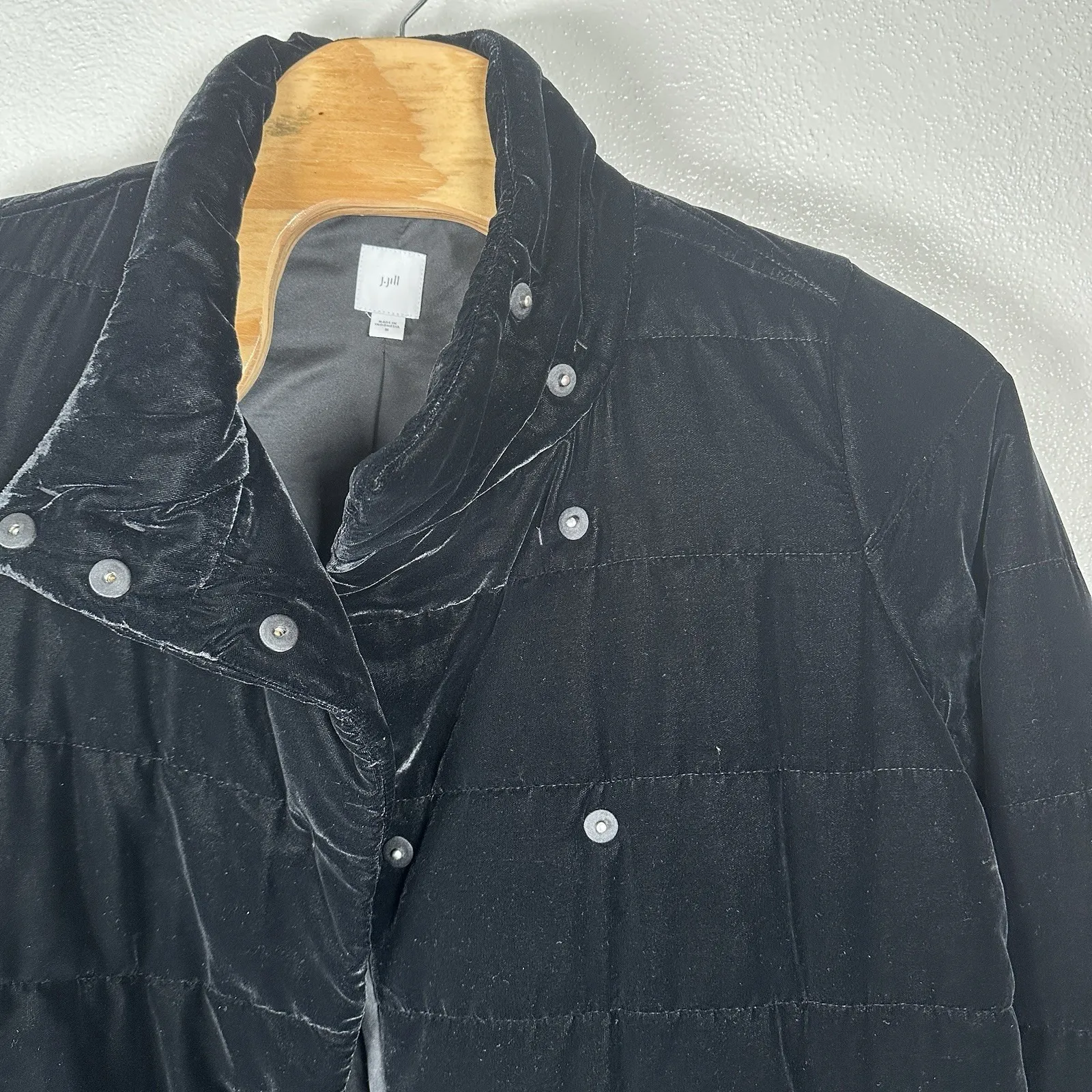 J Jill Black Velvet Quilted Puffer Jacket Snap Front Lined Pockets Size Medium - Image 3