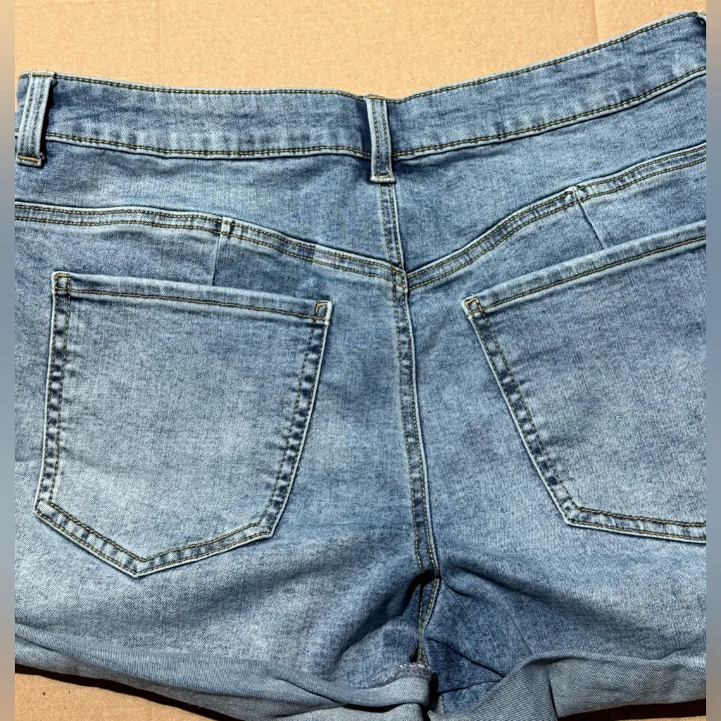 Women’s Juniors Size 15/32 Regeneration By Celebrity Pink Jean Shorts Bottoms - Image 2