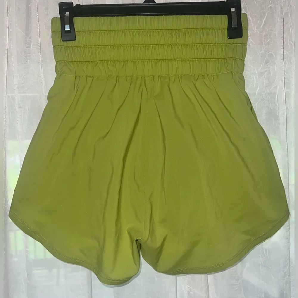 Women's Nike Dri-FIT One Ultra High-Waisted Shorts size medium - Image 4