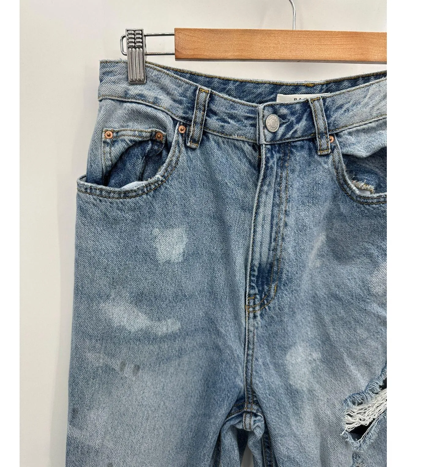 Pacsun Women's Light Wash Distressed 90's Boyfriend Loose Fit Jeans Size 29 - Image 7