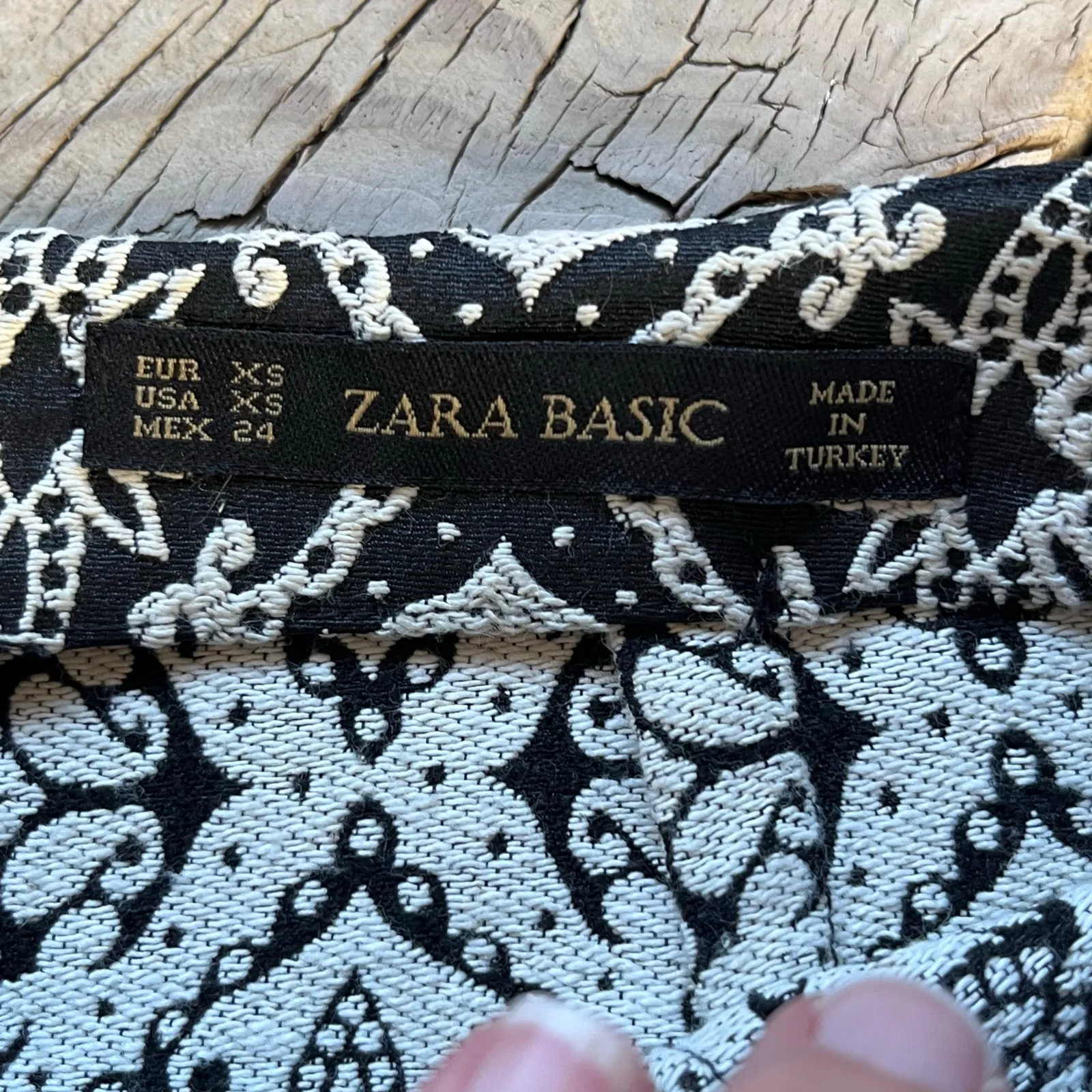 Zara Women's Black And White Printed Brocade Pencil Skirt Size XS - Image 6