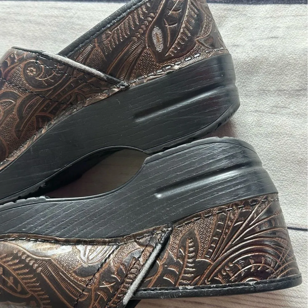 Dansko Professional Tooled Leather Clogs Sz 38 EU (7.5/8 US) Brown Nurse Shoes - Image 7
