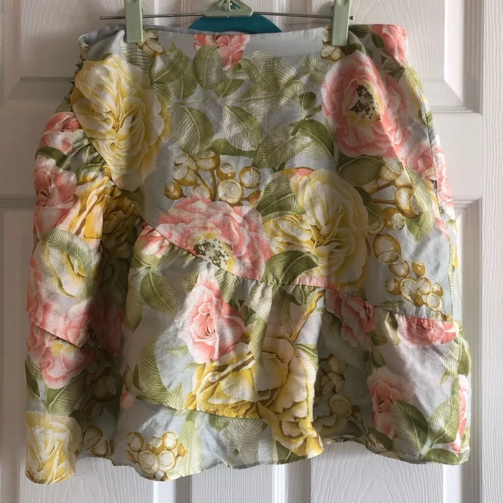 NWT Express High Waisted Asymmetrical Ruffle Mini Skirt in size 12 - Image 6