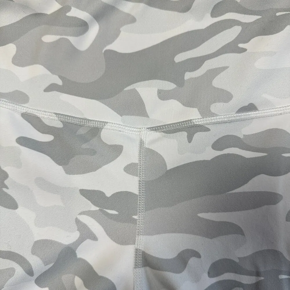 ODODOS White Camouflage Spandex Cropped Leggings Size Medium - Image 3