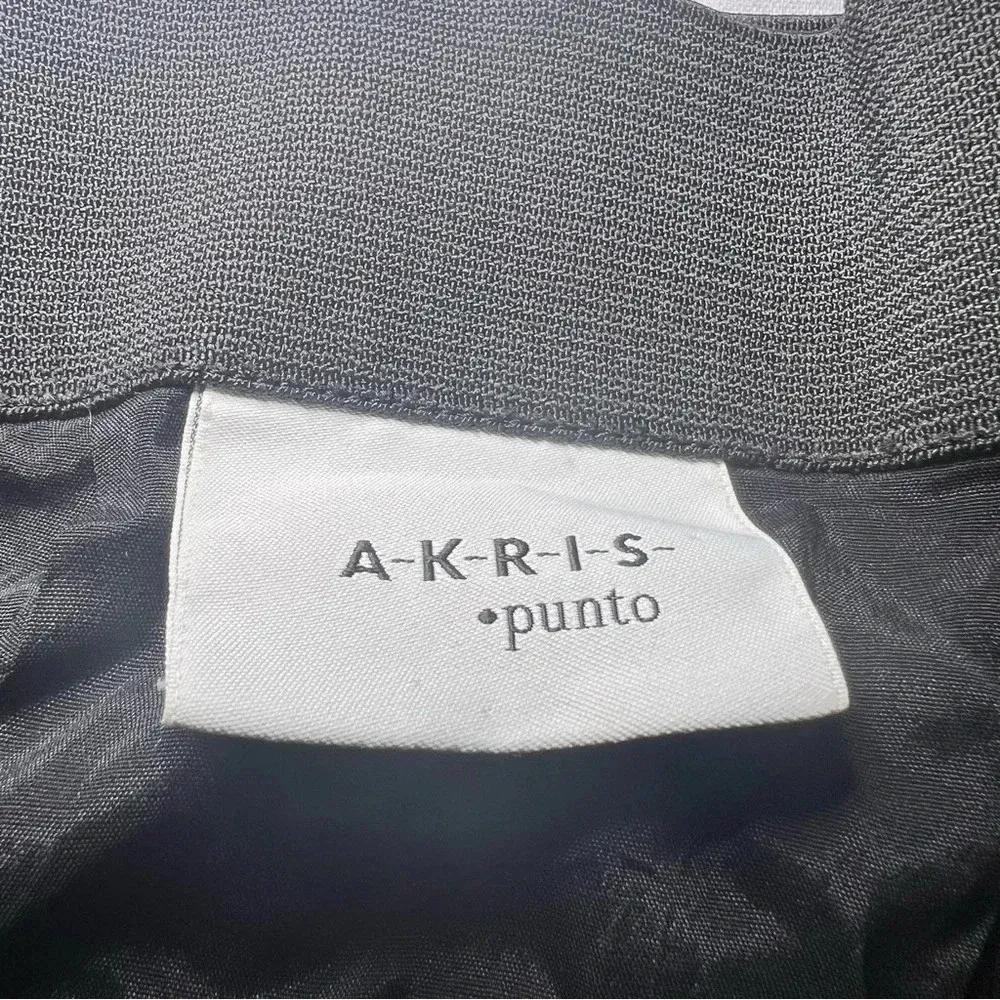 Akris Punto skirt. Solid‎ black color. Skirt is lined. Size 10. - Image 3