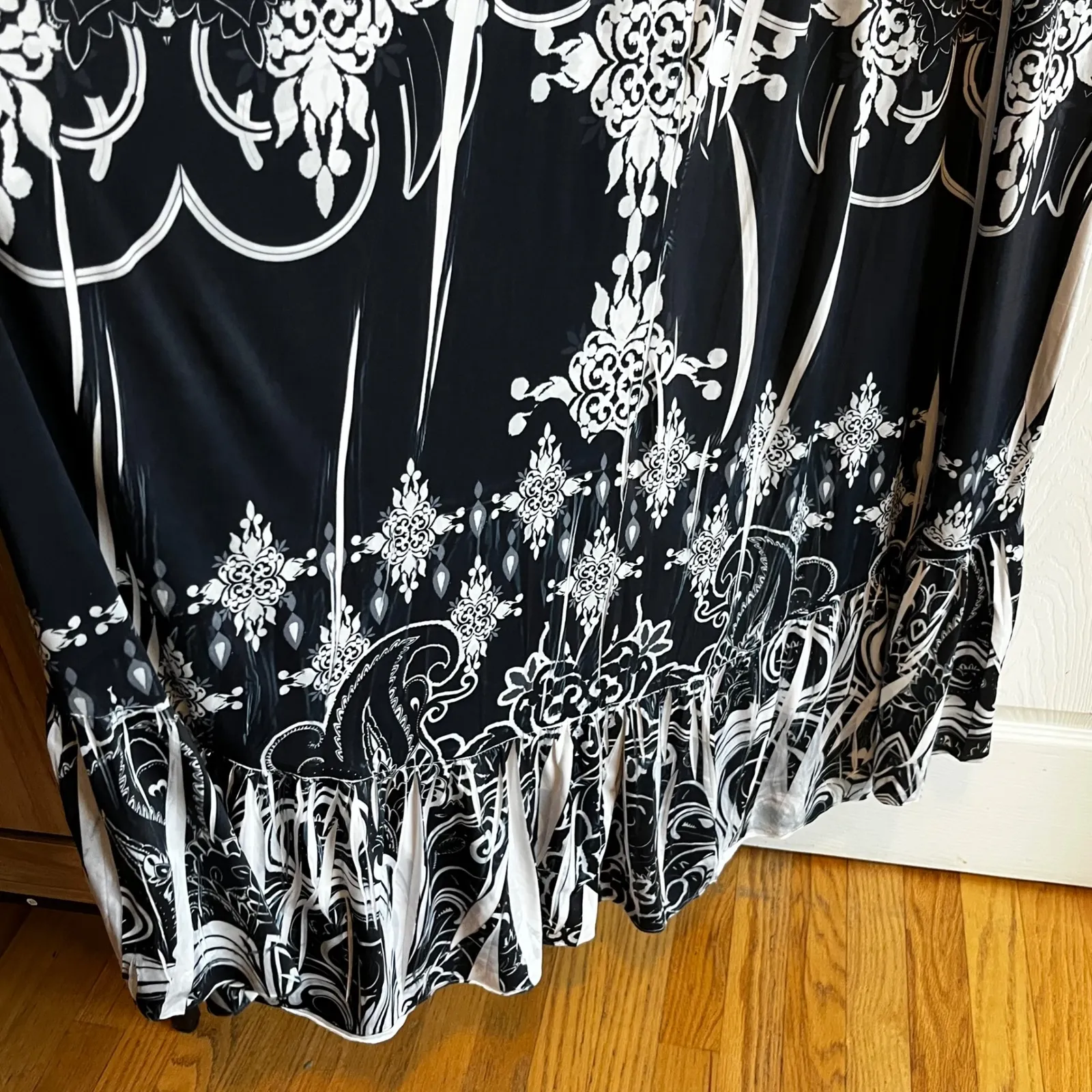 Cato Black White Tribal Print Maxi Dress Sleeveless V Neck Empire Waist Ruffle - Image 4