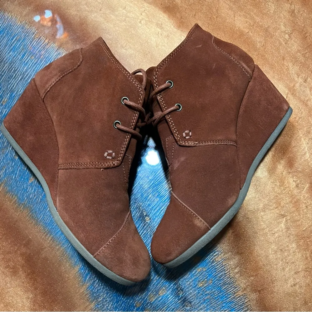 Toms Desert Suede Wedge Lace Up Shoes size 9.5 rust orange brown color - Image 3