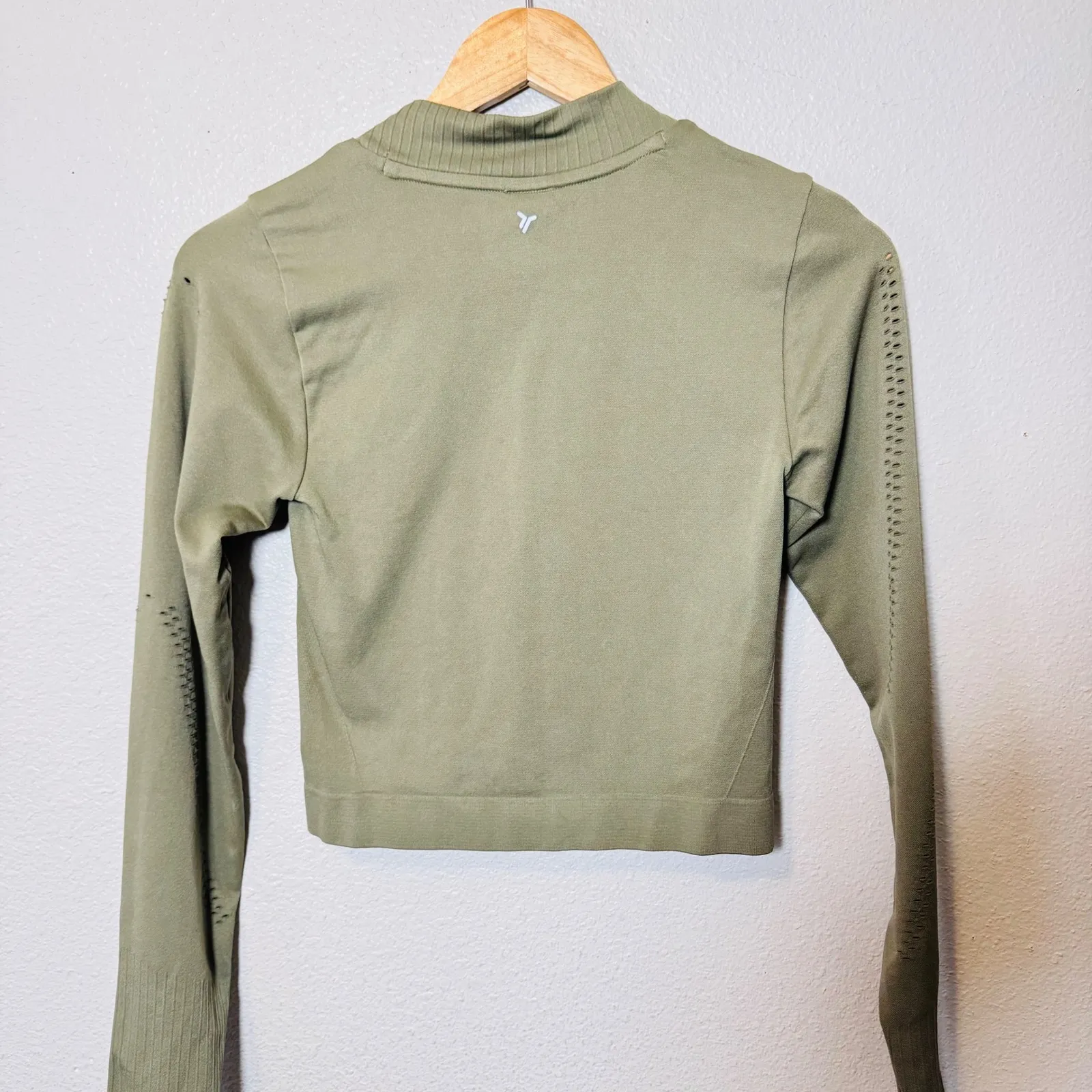 Old Navy Go Dry Seamless Mock Neck Cropped Long Sleeve Athletic Top Women M‎ - Image 3
