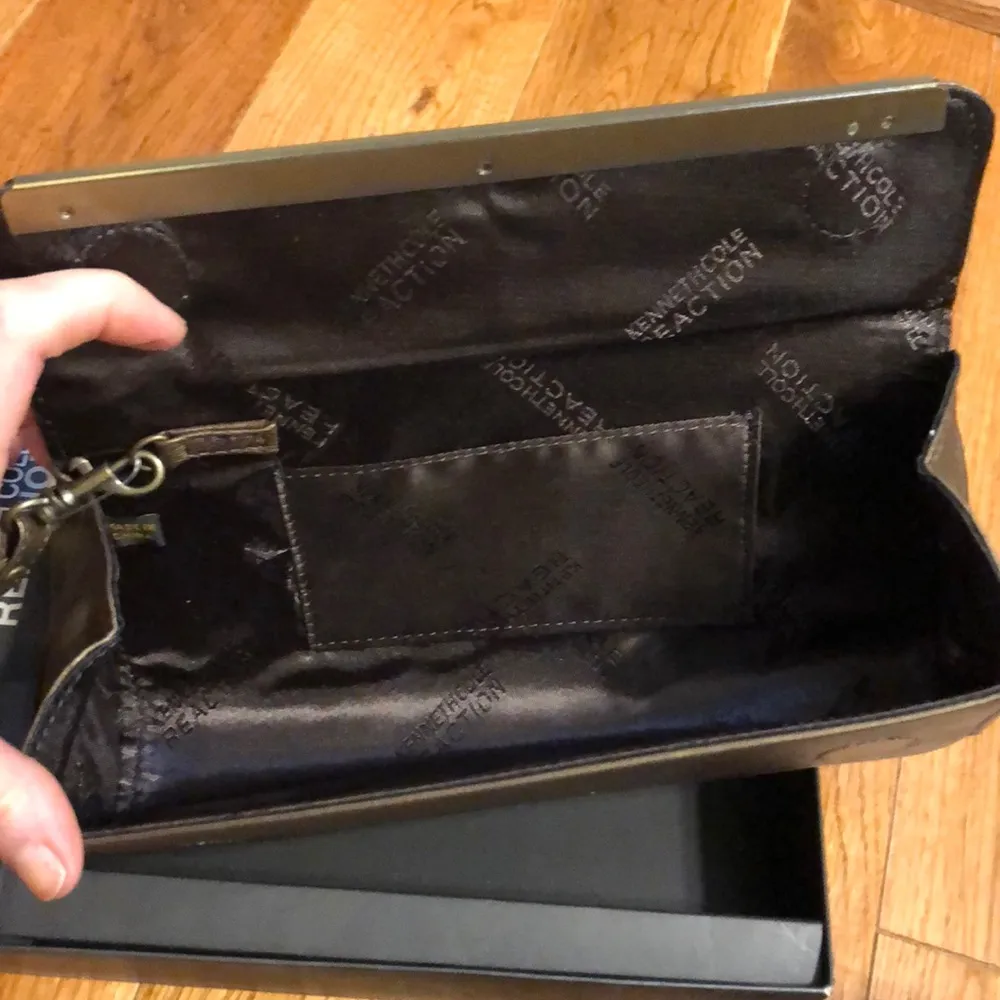 Kenneth Cole hand bag - Image 3