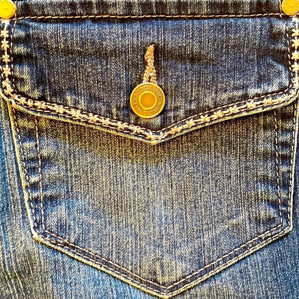 Bandolino||  Cropped blue jeans with comfort stretch waist band. - Image 6