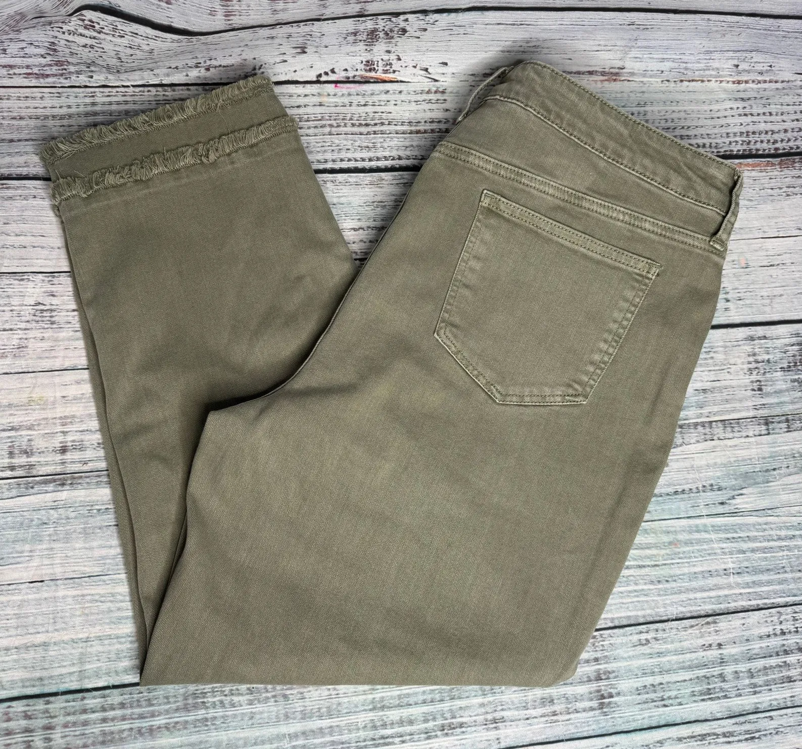 Chico’s So Slimming Crop Pants Green Frayed Hem Stretch Women’s Size 2.5 US 14 - Image 2