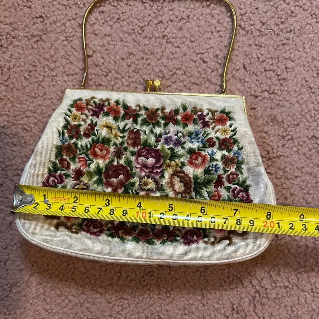 Vintage Petit Point Floral Needlepoint Purse Handmade Squeaky Clean Hong Kong Gold - Image 6