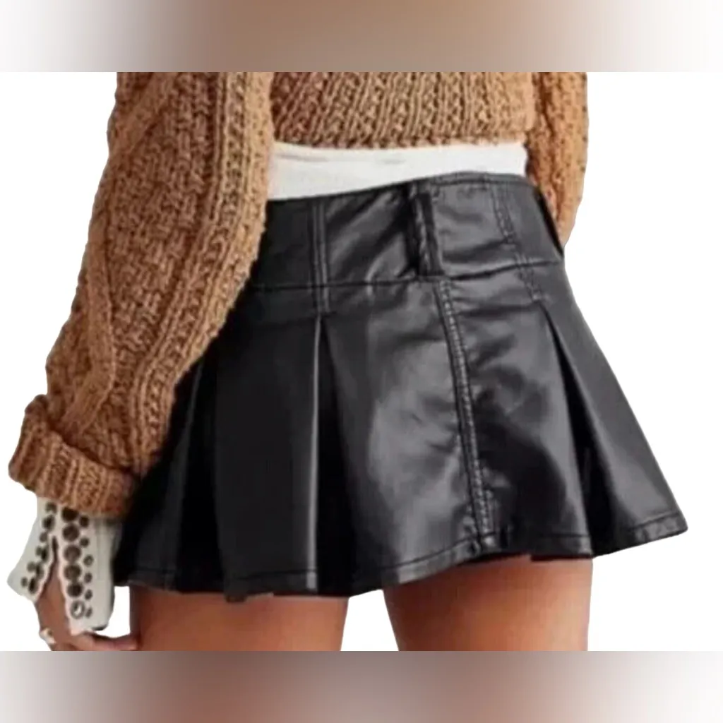 FREE PEOPLE BLACK VEGAN FAUX LEATHER PLEATED MICRO MINI SKORT SKIRT SZ 10 - Image 2