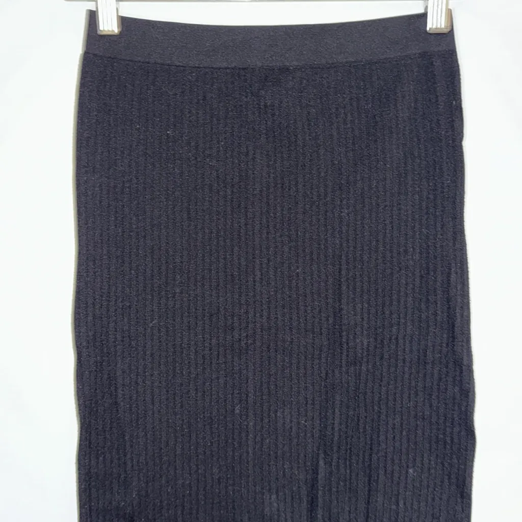 MOVING SALE Forever 21 Classic Black Spandex Pencil Skirt - Image 2