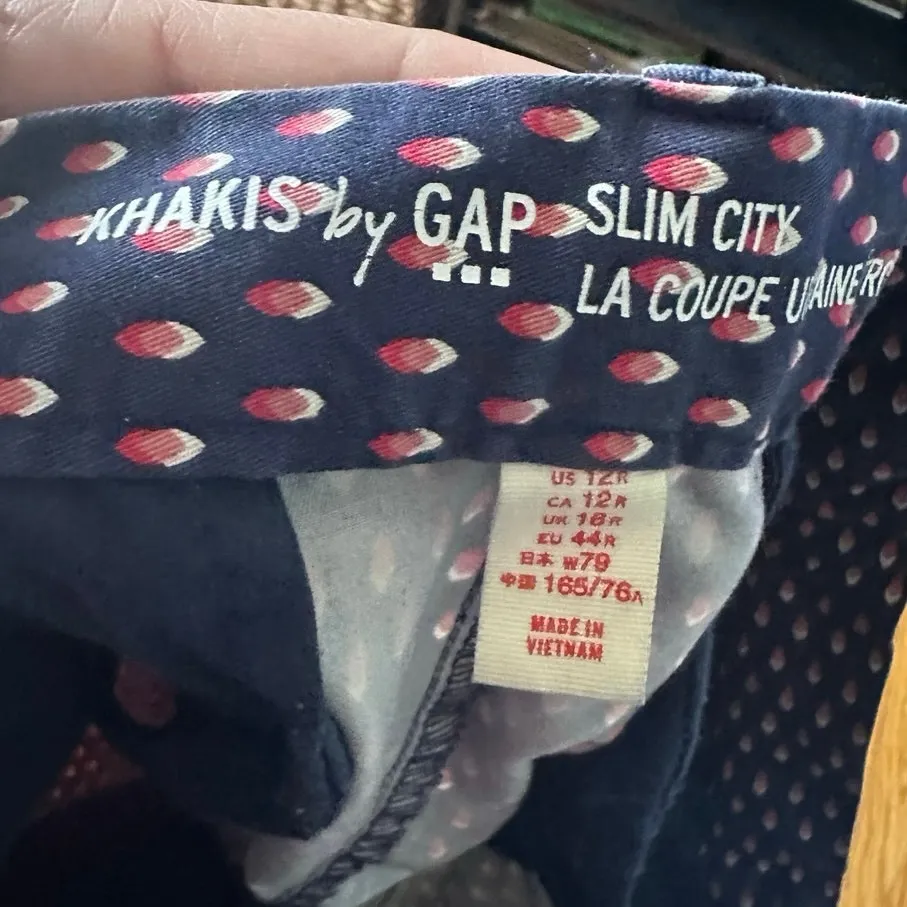 Khakis by GAP Slim City Pants – Navy with Red & White Geometric Drops, Size 12R - Image 7