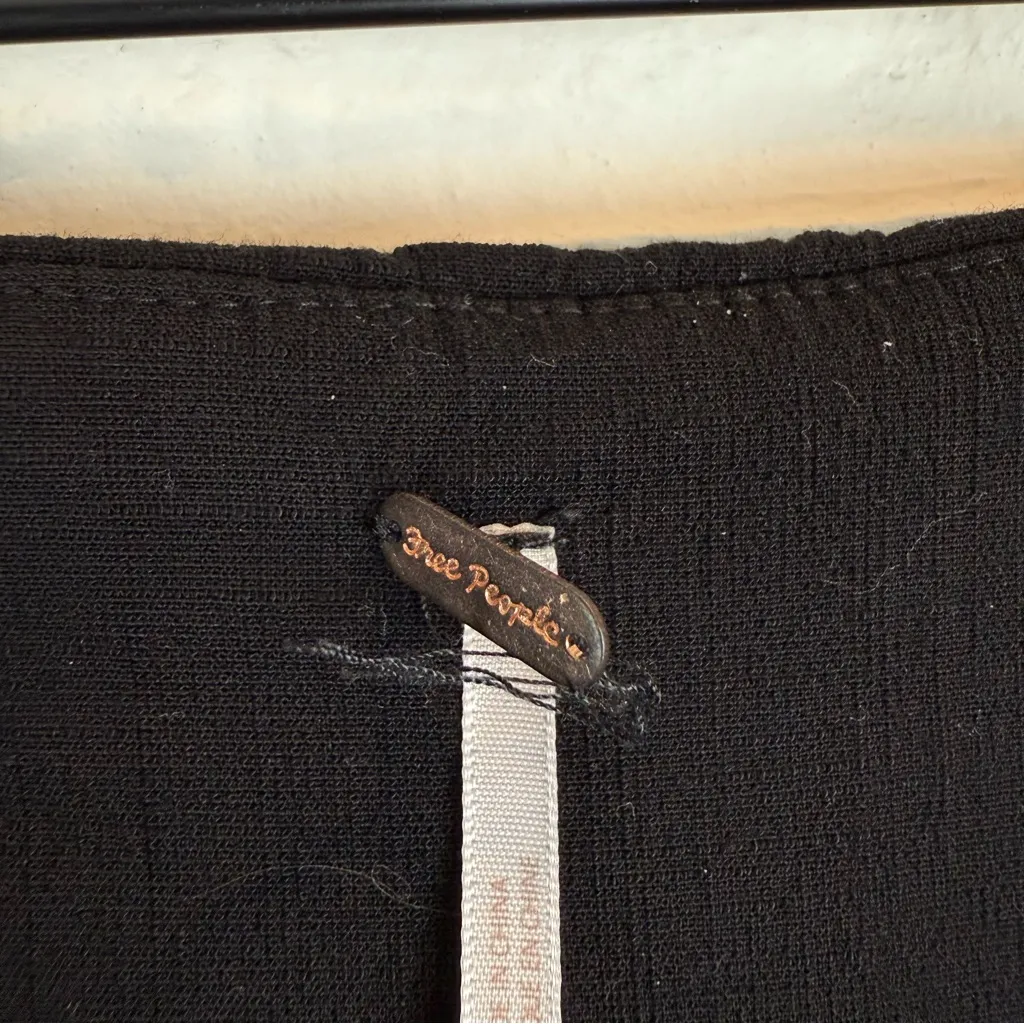 Free People Black Pleated Front Crepe Cropped Pants Size 8 - Image 9