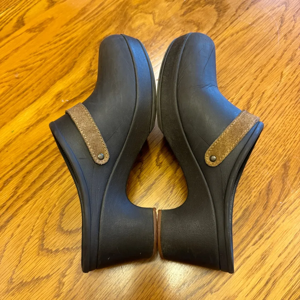 Crocs Women Sarah Clog‎ Brown Expresso Buckle Mules size 7 Flaw See Pic. - Image 4