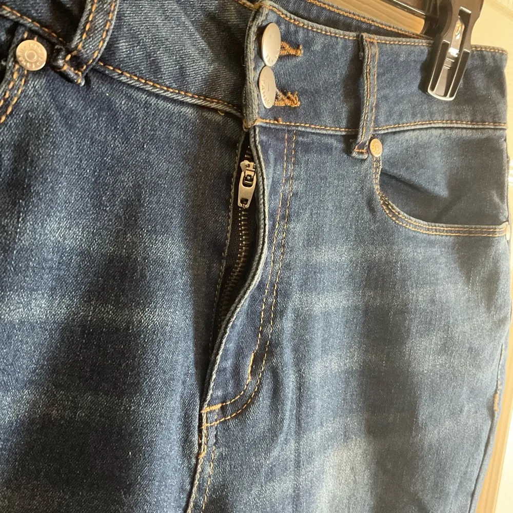 TAHARI Daphne Women's Blue Jeans size 8P - Image 3