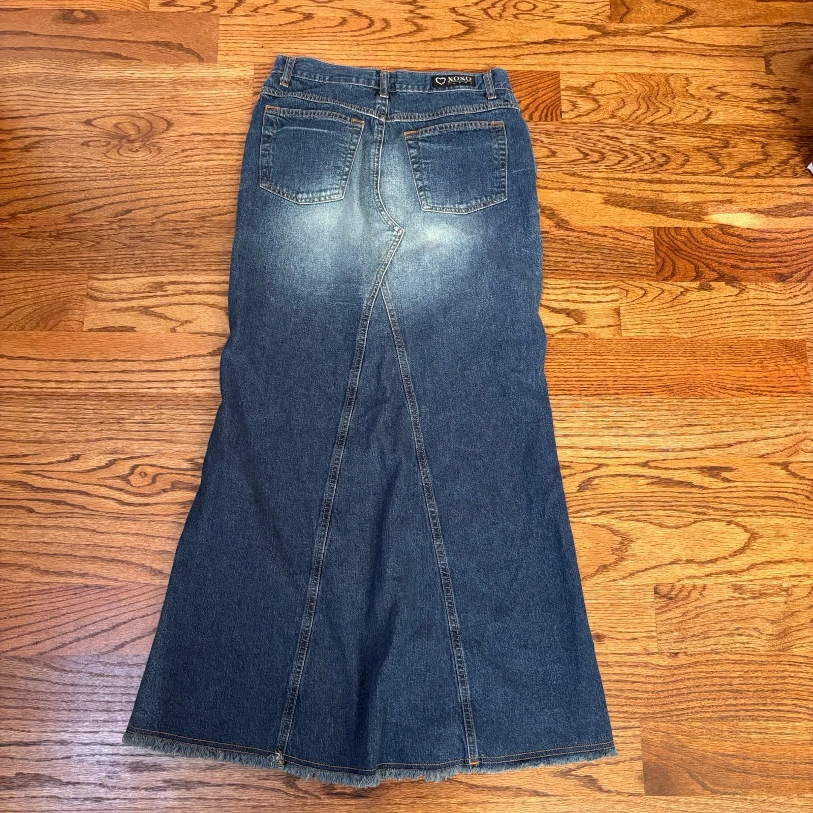 XOXO Women's Distressed Denim Maxi Skirt Front Slit Frayed Hem Size 3/4 Y2K - Image 2