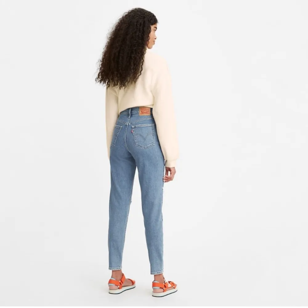 Levi’s High Rise Mom Jeans Distressed Blue 26 - Image 3