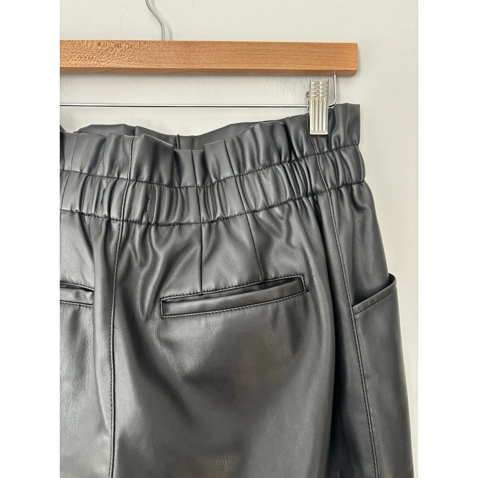 Madewell Women's High Rise Vegan Faux Leather Pull On Paperbag Pants Black‎ Sz 6 - Image 9