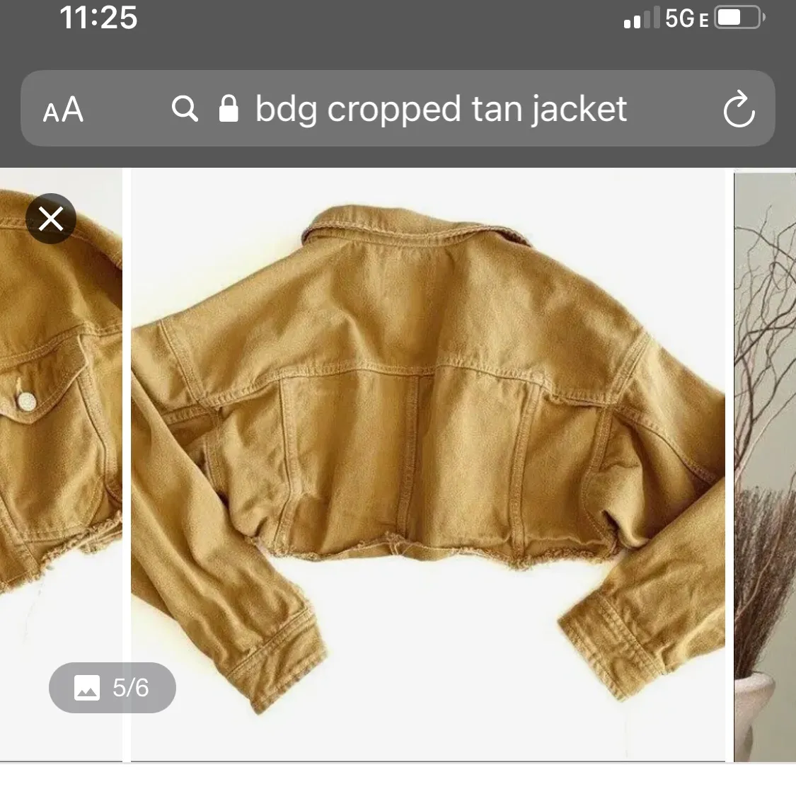 UO Cropped Denim Trucker - Image 3