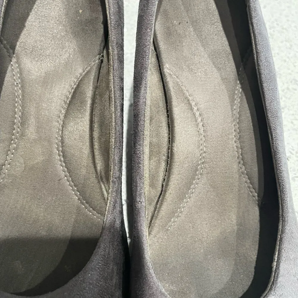 Aerosoles Women’s Aerosols size 10 silver plum wedge 
Suede - Image 4