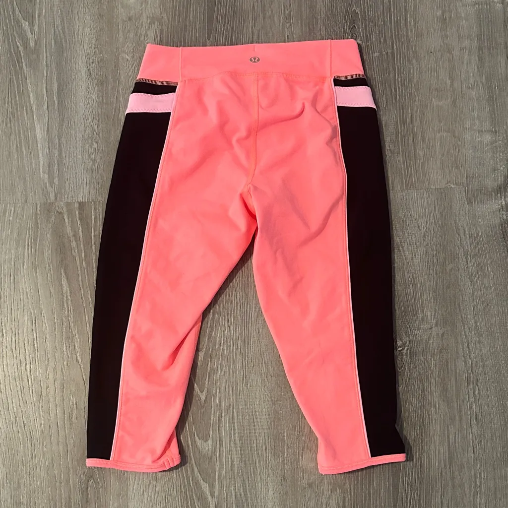 Lululemon Sz 4 Heat It Up Crop Coral Pink Black Low Rise Workout Yoga Leggings - Image 4
