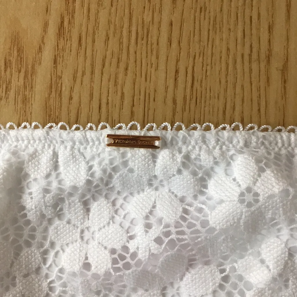 New Victoria’s Secret Vintage Crocheted Bikini Swimsuit Bottoms White Medium - Image 8