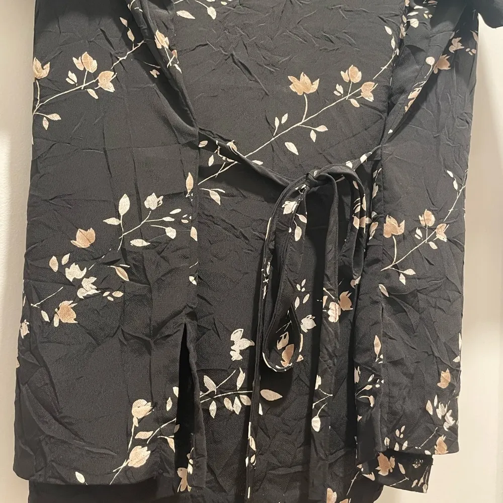 VTG 90s Norton McNaughton Black & Cream Floral V-Neck Button-Up Blouse - L - Image 10