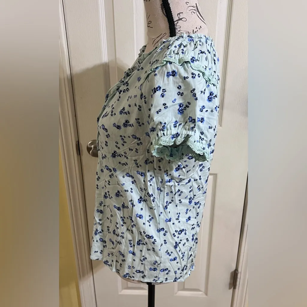 Como Vintage V- Neck Floral Top - Image 4