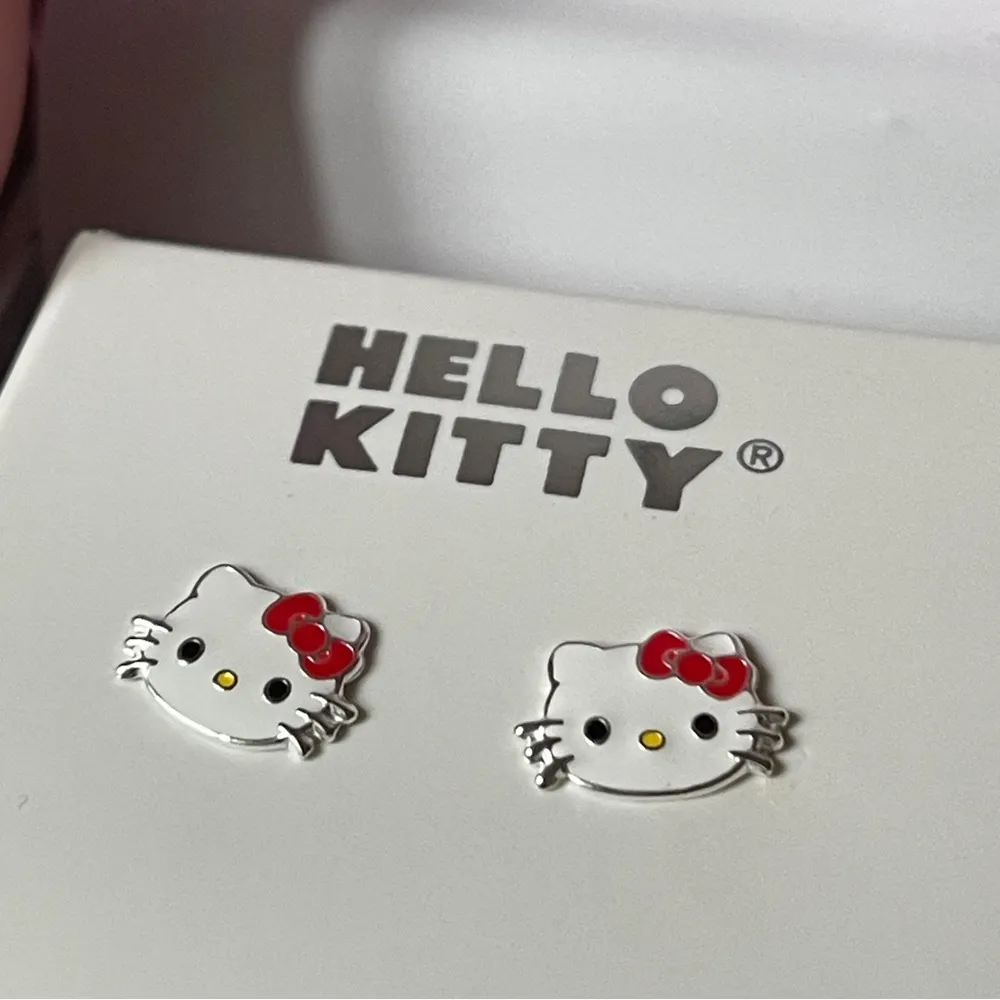 NIB  earrings studs sterling silver new Sanrio - Image 3