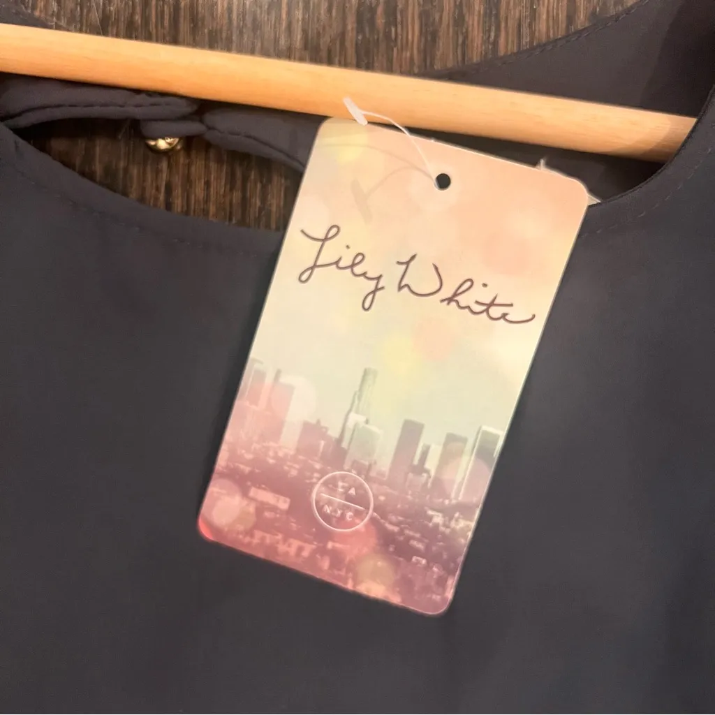 NWT Lily White Grey Tank Blouse Size Large - Image 3