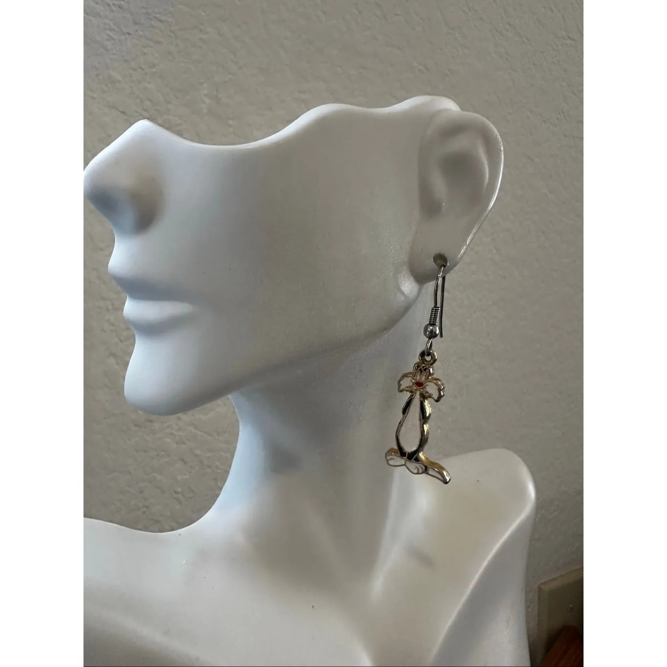 Vintage Warner Bros “Sylvester the Cat” Enamel Dangle Earrings - Image 3