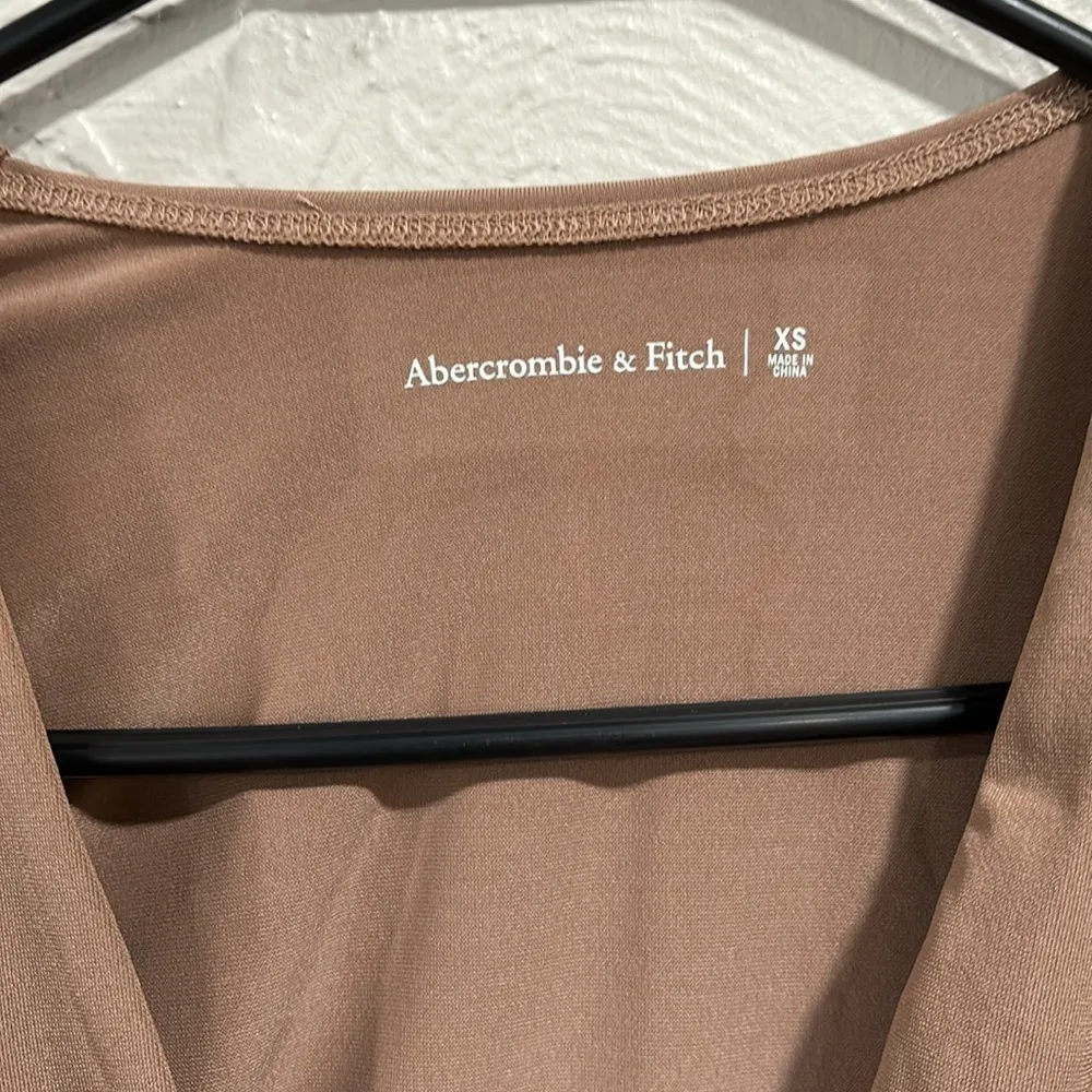 Abercrombie & Fitch Slinky Stretchy Bodysuit Long Sleeve V neck size XS - Image 2