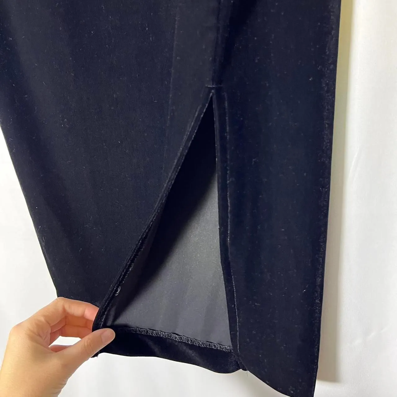 Vintage Harris/Wallace Petites 90's Women's Black Velvet maxi Skirt goth whimsy Size undefined - Image 4