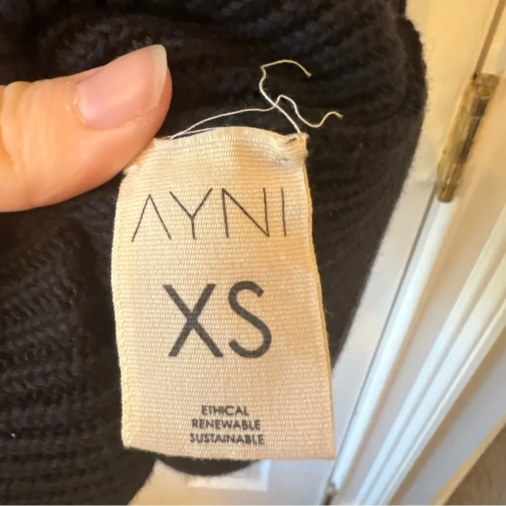 AYNI Revolve Black Deep V - Image 7