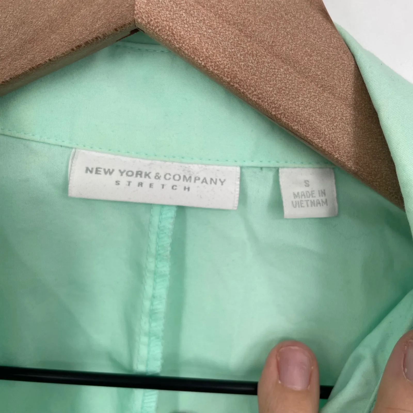 NEW YORK & COMPANY Stretch Mint Green Ruched Button Down Shirt Size S - Image 3