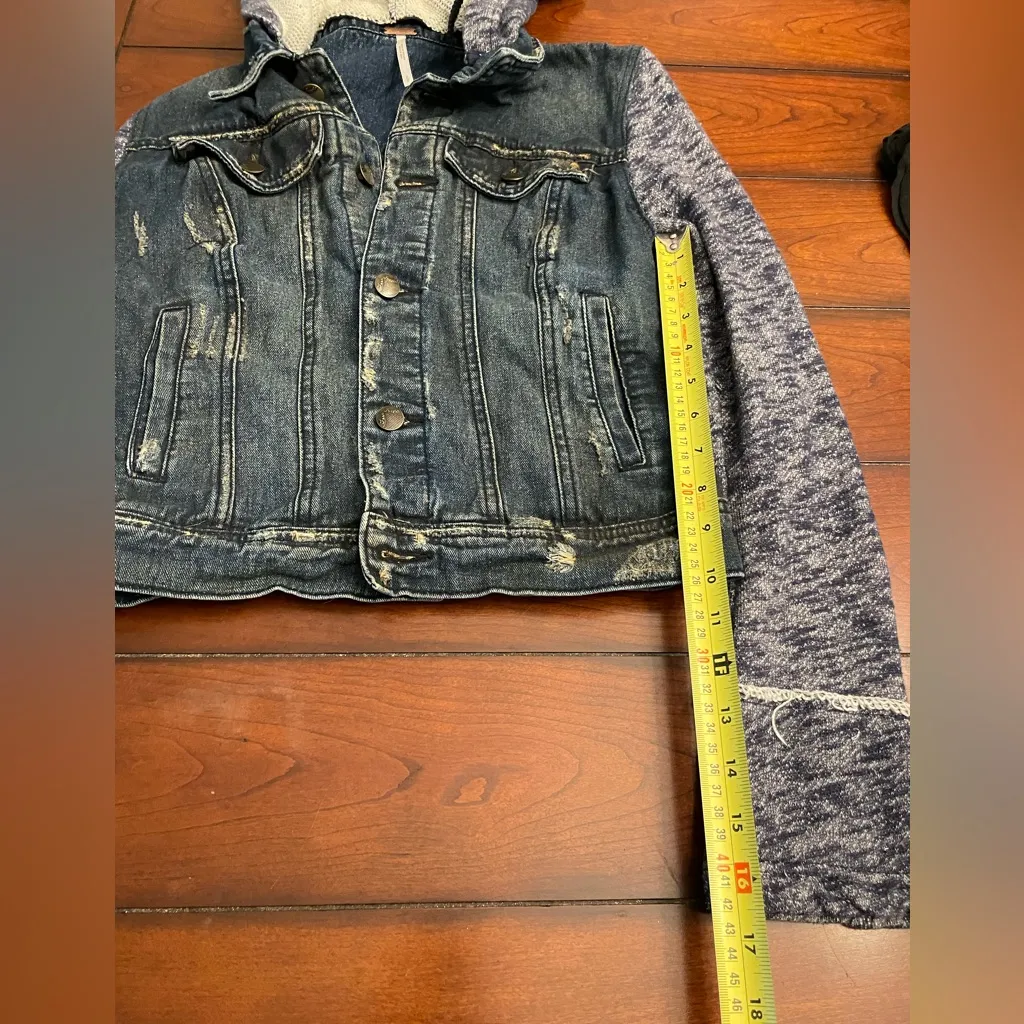 Free People Cropped‎ Distressed Jean Jacket - Image 8