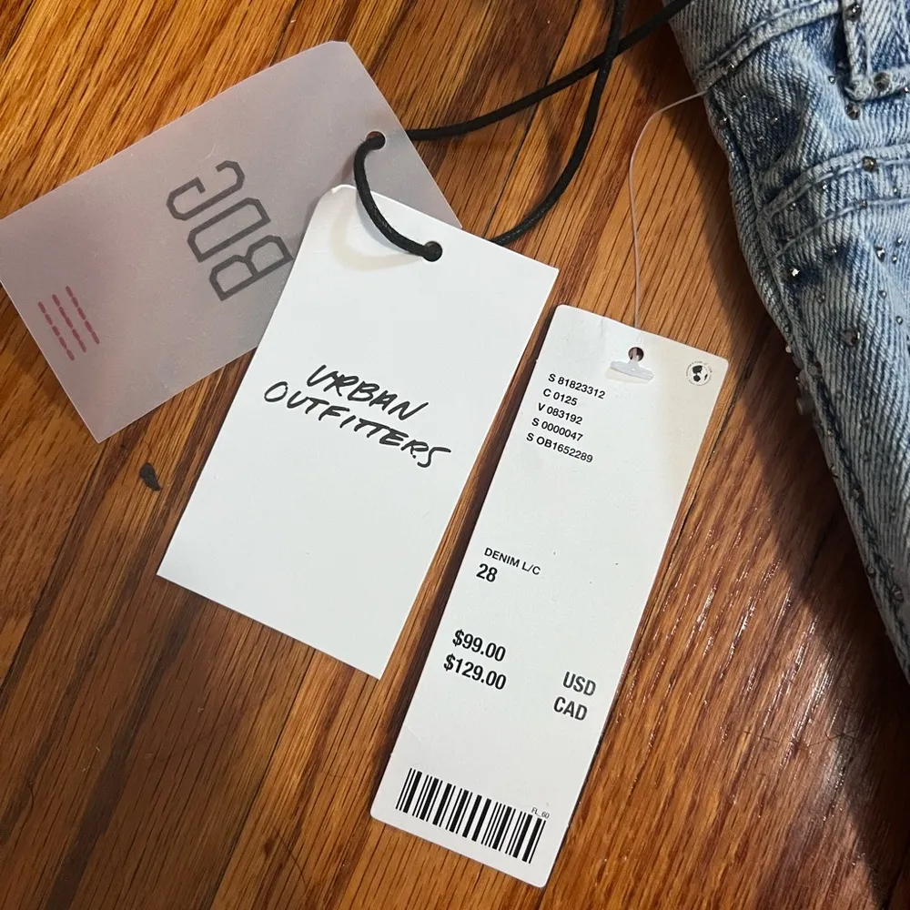 Bedazzled light wash blue short size 28! - Image 4