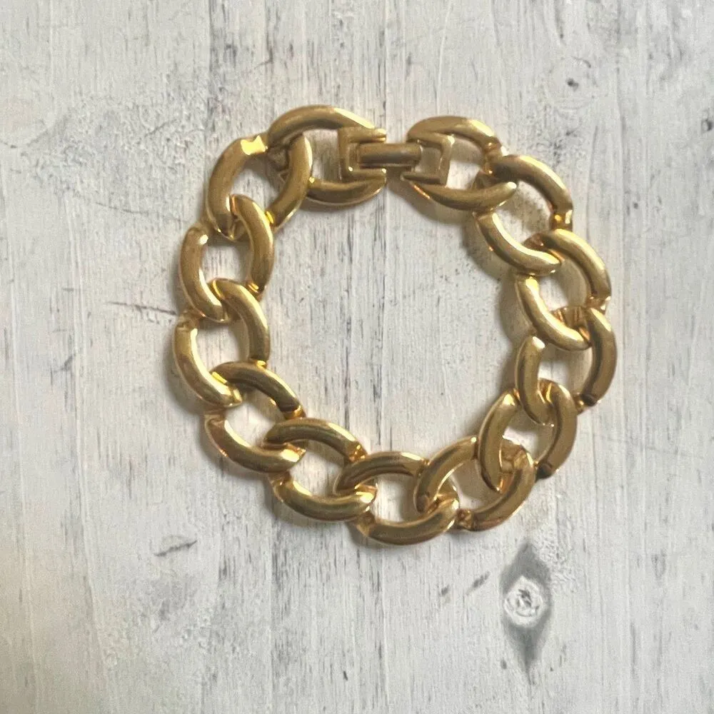 Monet gold tone link bracelet - Image 9