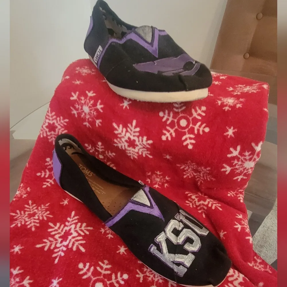 Toms Kansas State Wildcats Size 8 purple and Black Shoes - Image 5