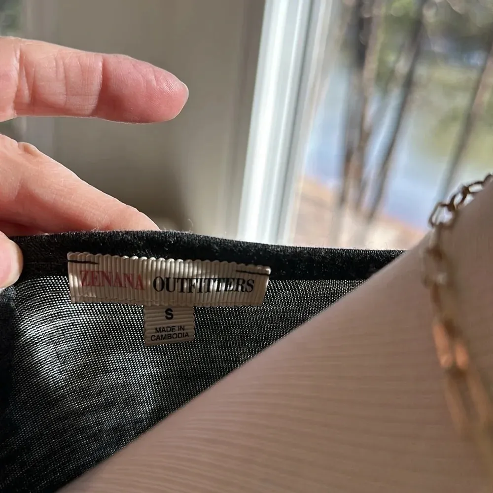 Zenana Outfitters Chico Elbow length Scoopneck Tee, Sie small, Like new - Image 5