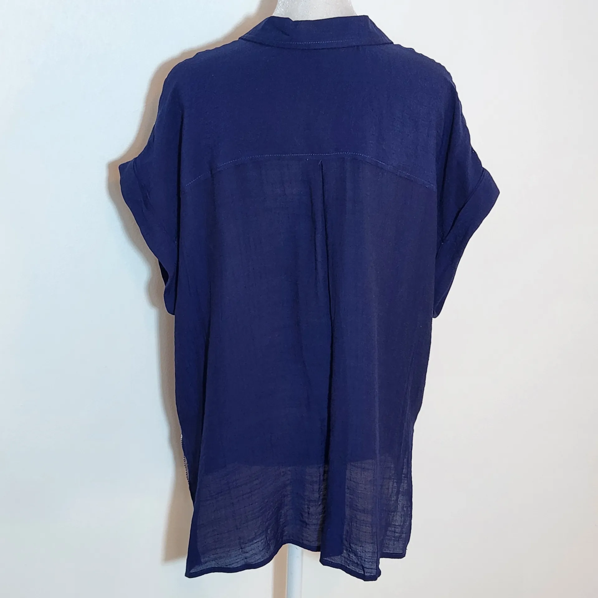 Como Black Navy Short Sleeve Button-Up Blouse Size XL - Image 4