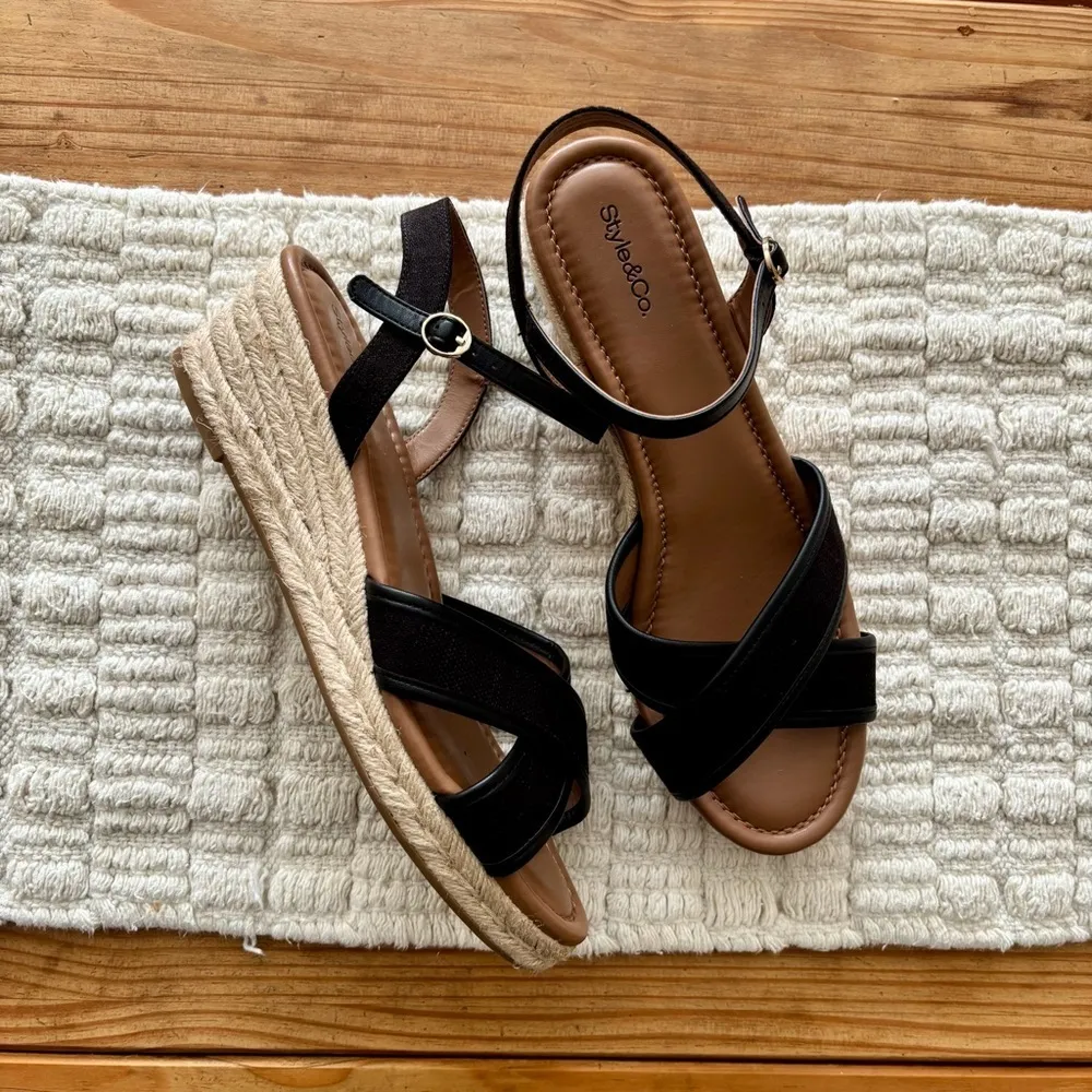 Style & Co wedges Size 10 NWOT - Image 2