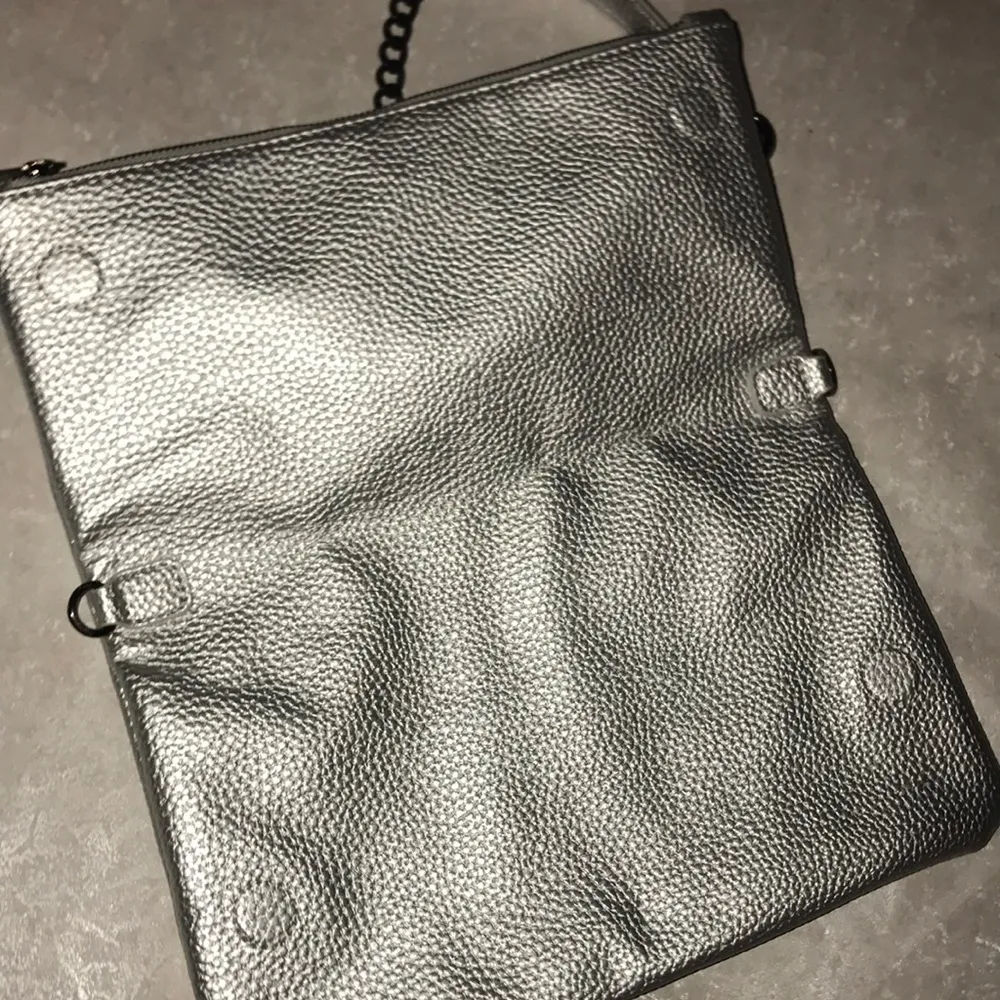 💎EXPRESS SILVER EVENING BAG💎    NWOT - Image 3